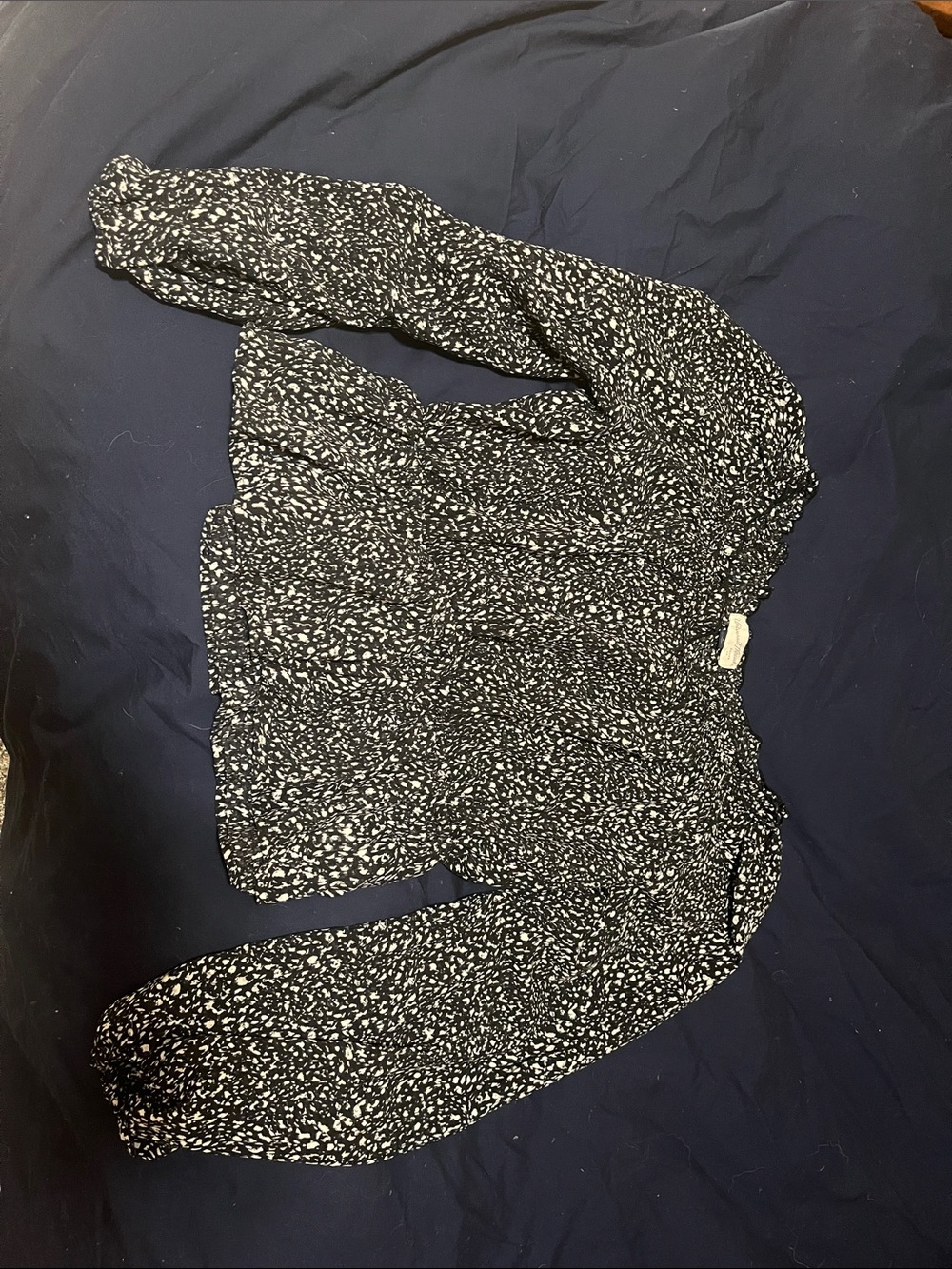 Universal Thread Black/dark Navy and White Abstract Print Top